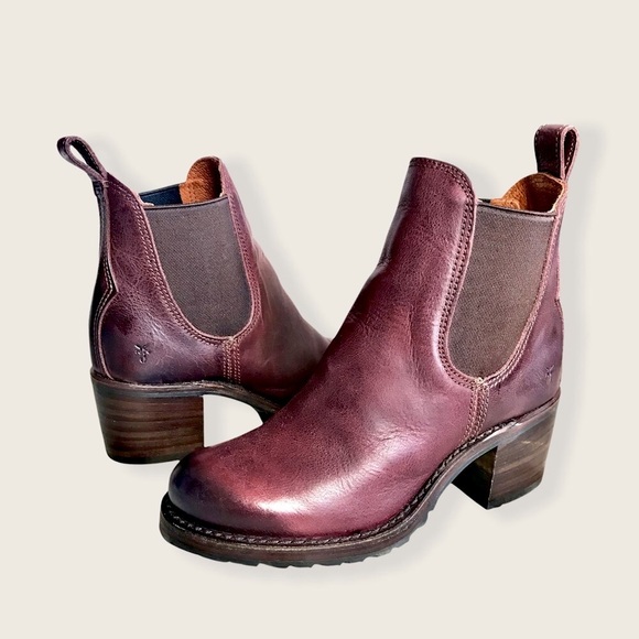 Frye Sabrina Chelsea Burgundy Genuine Leather Vintage-Retro Moto Ankle Booties - Picture 15 of 16